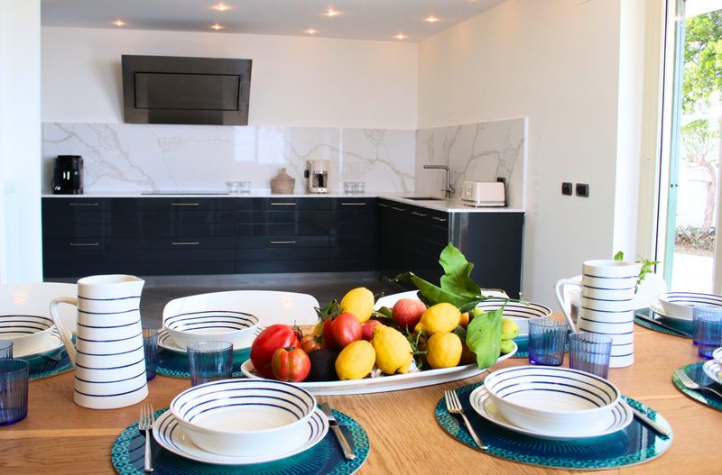 Cucina interna moderna e completamente attrezzata